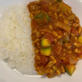 トマト缶で☆夏野菜キーマカレー